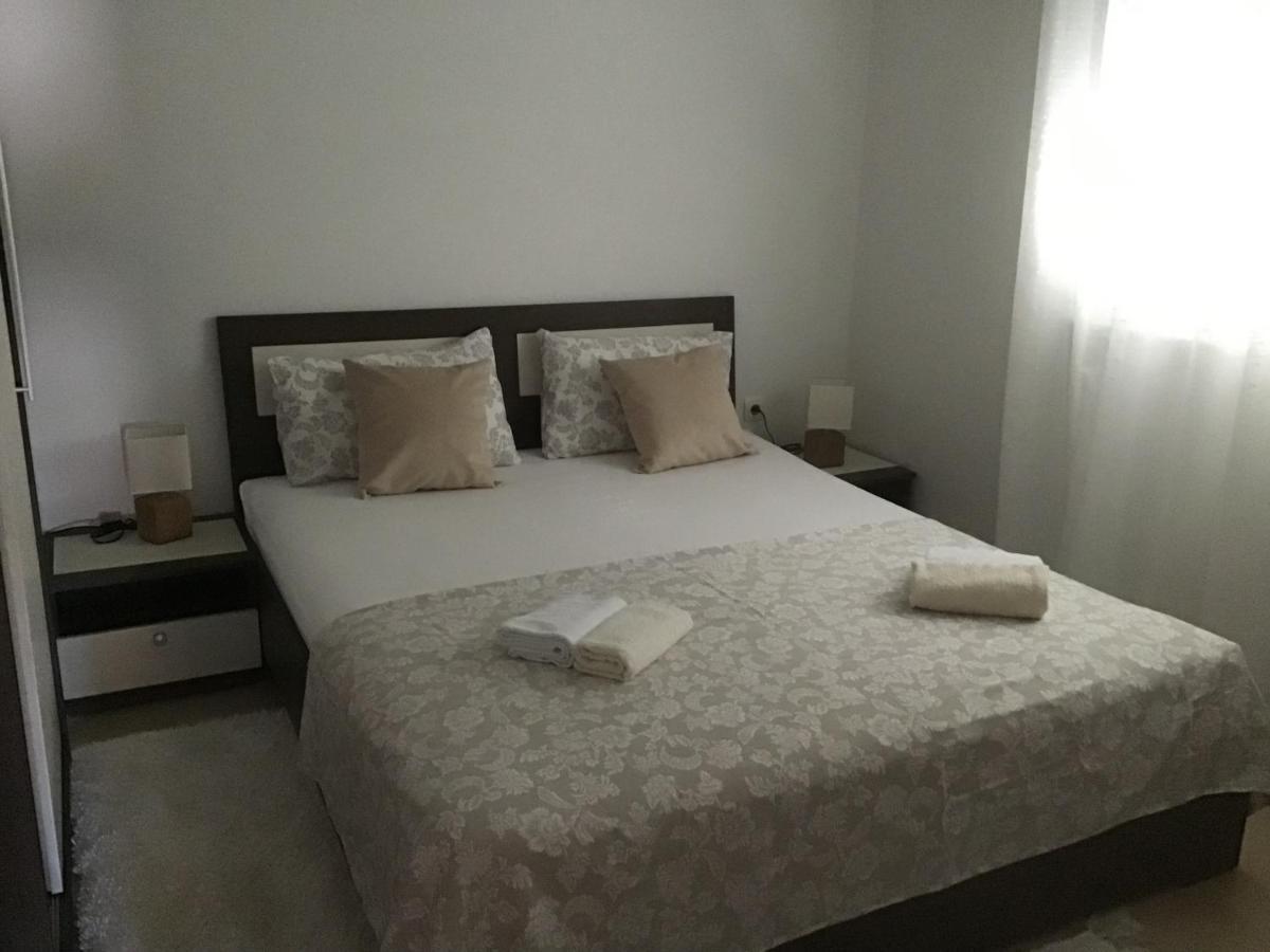 Apartmani Ruzmarin Vir Exterior photo
